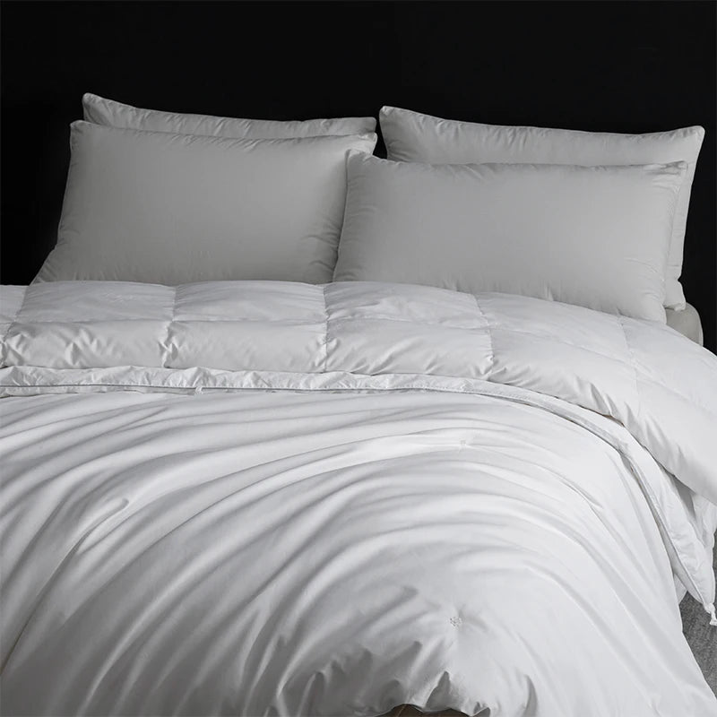 Couette Prestige 2-en-1 — Duvet d’Oie 95% & Soie Mulberry Pure « Or Doux »